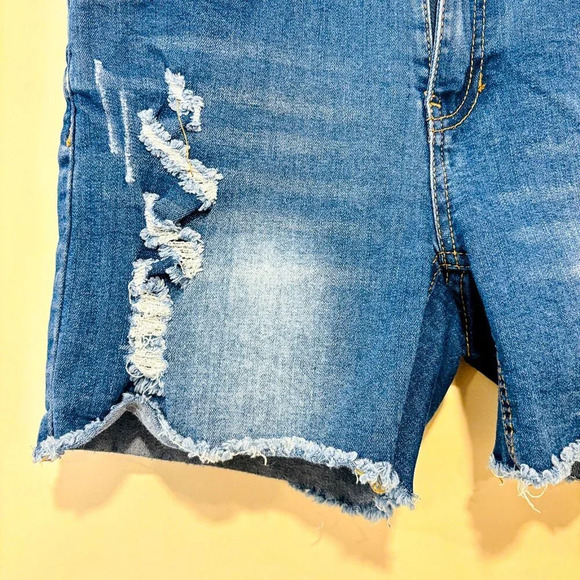 URBAN HERITAGE Distressed Denim Shorts * - Picture 3 of 7
